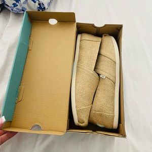 Women’s burlap toms 8.5